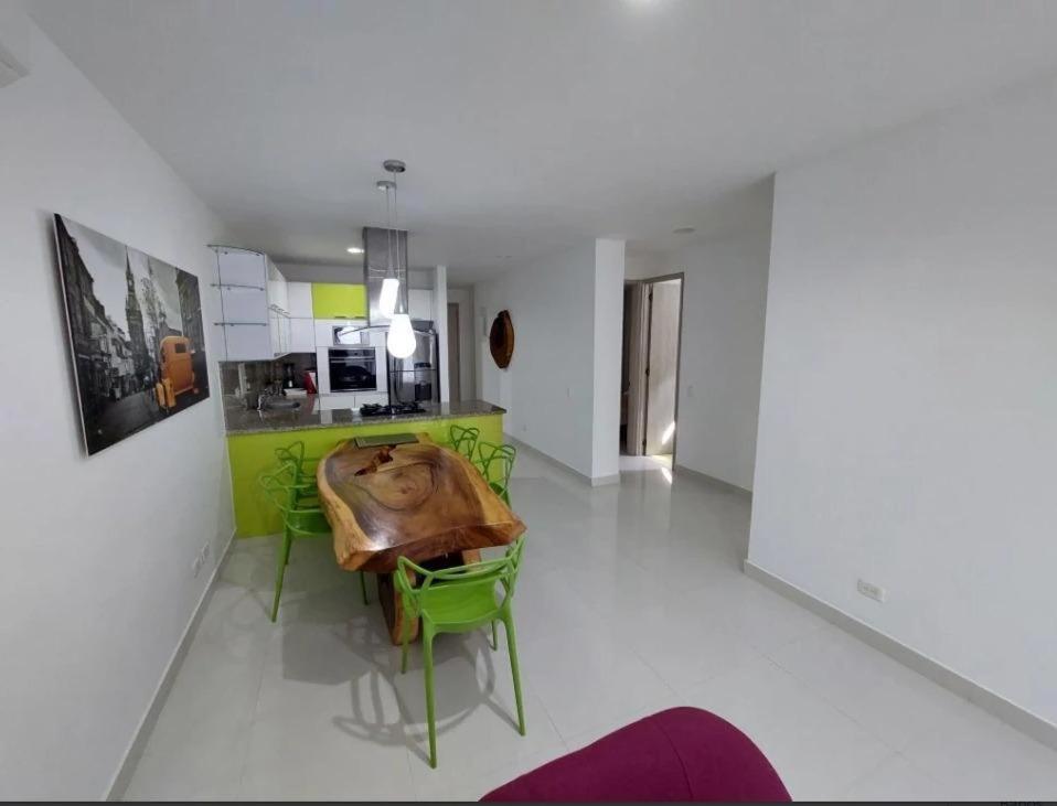 Apartamento En Manga Progral 303 *